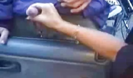 Busty hottie akarja a cumshot. extrém szex videók