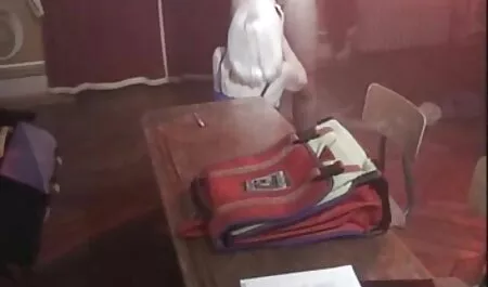 Az aranyos orvos két izmos sportolót nagymama szex videok írt fel a seggébe !!