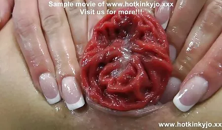 egy kis hűvös Öreg Lány többszörös orgazmust tapasztal romantikus szex videók / leszbikus uralom / érezze aranyos nyögését
