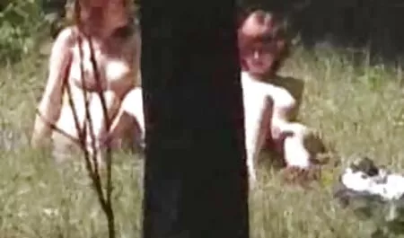 A szépség a biliárdasztal ingyen filmek sex fölé hajol