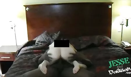 A gyönyörű lány szar, baszik a két erotikus porno videok szállítási férfiak.
