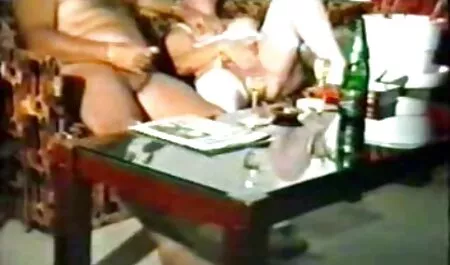 Egy piszkos szőke megkapja a ingyen online pornó filmek punciját a szabadban!