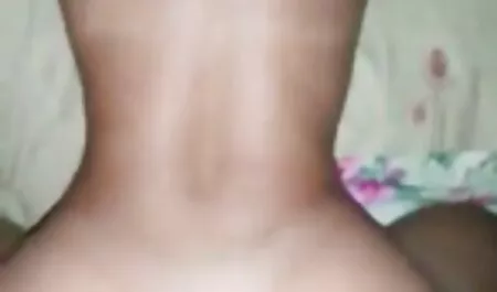 Ázsiai extrém pornó videók MILF kap egy masszázs rábaszik.