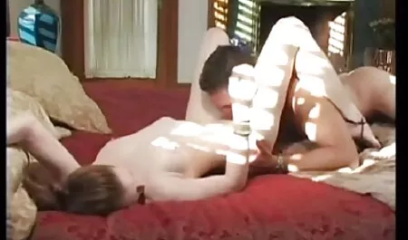 Elfenekelni a feleségem punci online sex filmek hátulról, amíg ő