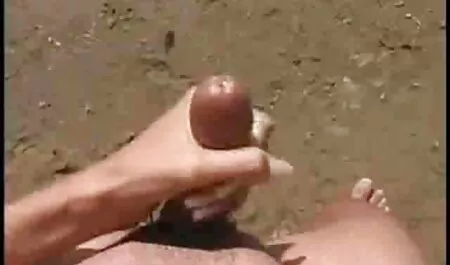 A fúvókák felöltöznek, a férfi zokni pedig étvágygerjesztőnek tűnik. legjobb sex filmek