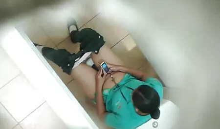 Ázsiai lány családi pornok baszva európai lány strapon.
