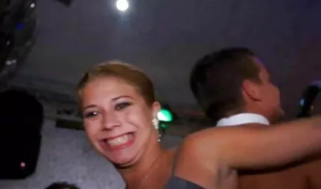 Egy egzotikus táncos veszi a kakast, hogy belépjen amatőr sex videók a rap videóba.