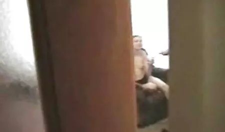 Sovány Ladyboy tisztítja a farkad a szex ingyen video seggébe