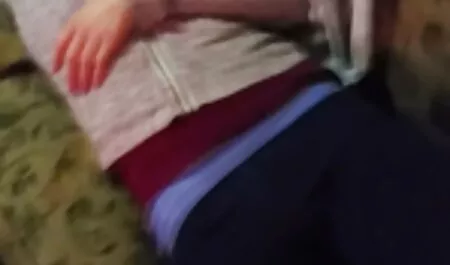 Pislog hármasban a szállodai szex videók amatőr szoba
