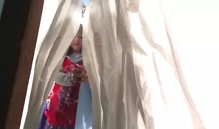 Egy fickó a leszbi szex videók parkolóhoz szegezve.