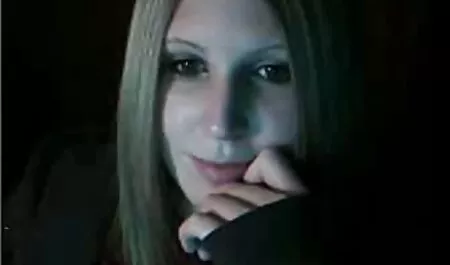 A hottie erős orgazmussal anya fia szexvideo rendelkezik.