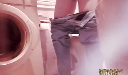 A vegyes őrült csinál egy BBC szex video hármasban a férjével.